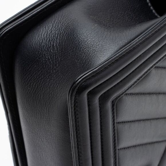 Chanel Chevron Lambskin Old Medium Boy Bag - Picture 14 of 15